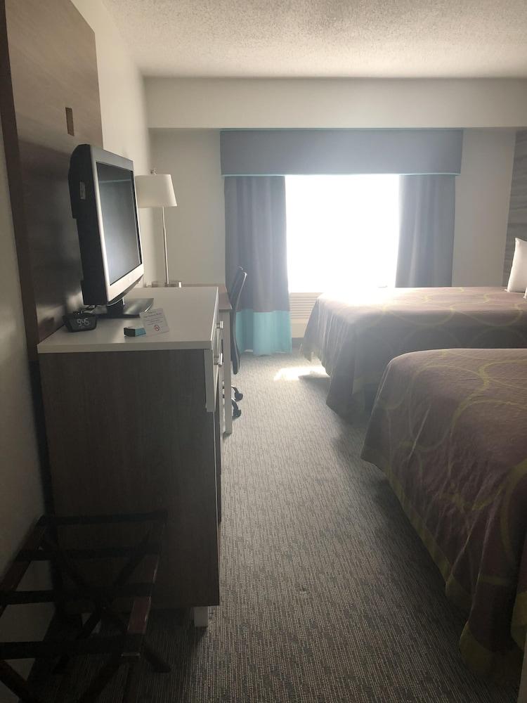 Super 8 By Wyndham Manchester Airport Exterior foto