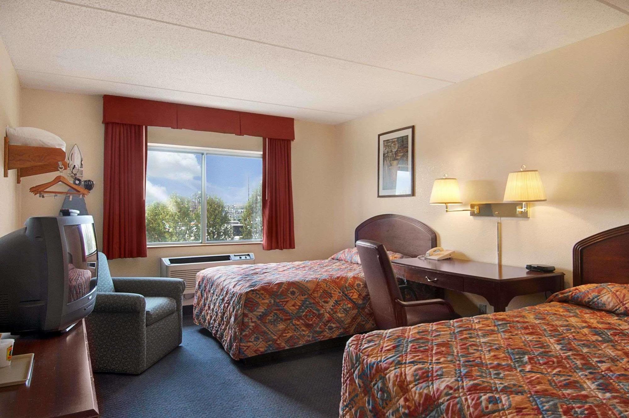 Super 8 By Wyndham Manchester Airport Habitación foto